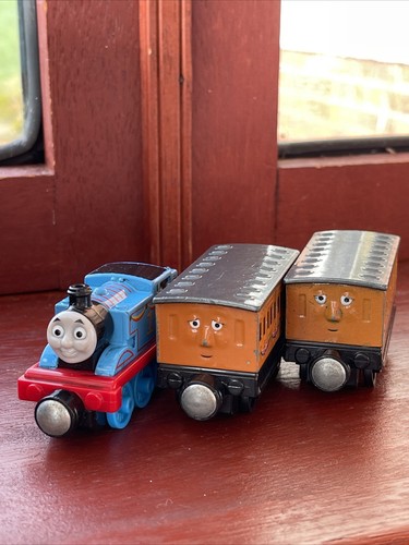 Thomas the tank engine - thomas,